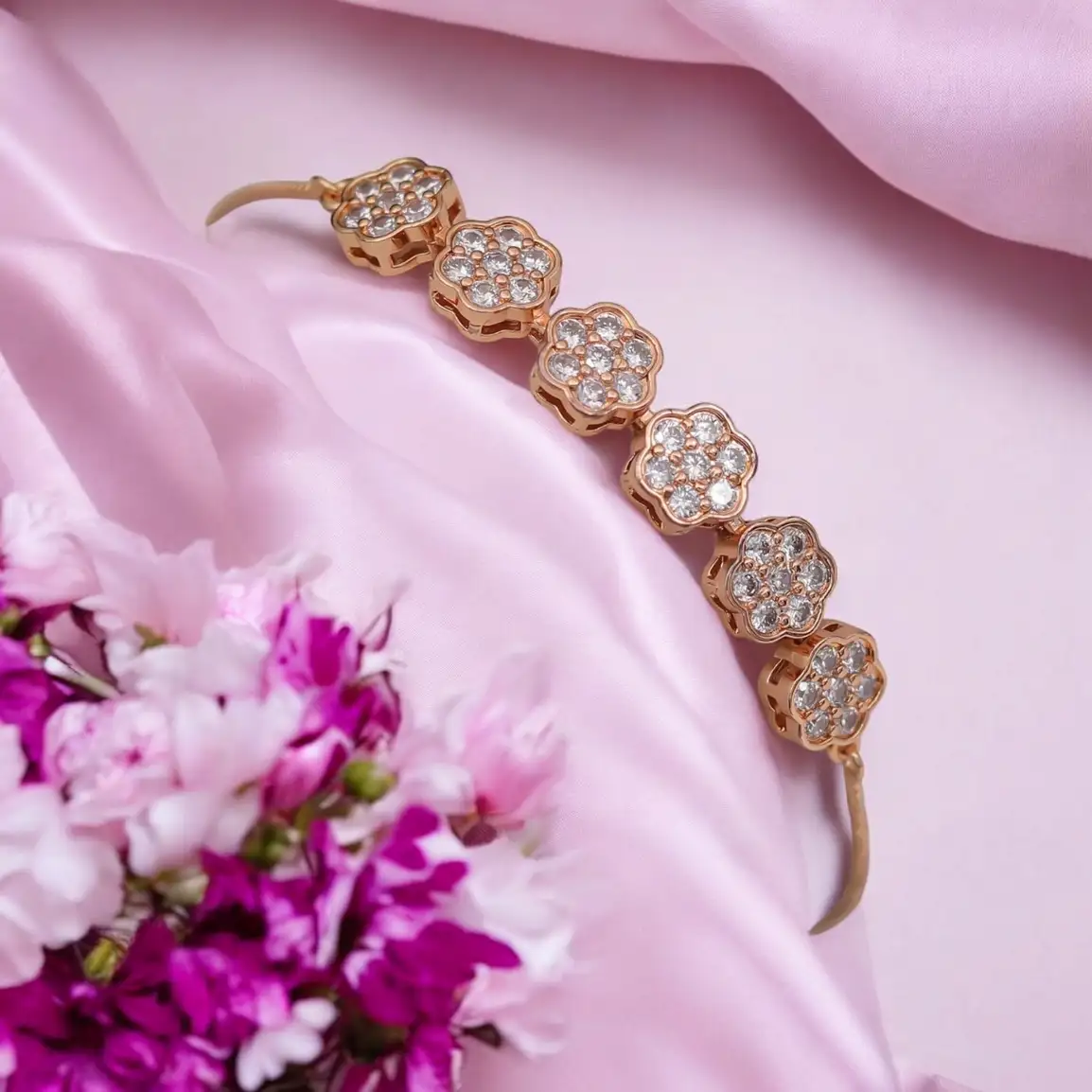 Nilu's Collection Alloy Gold-plated Bracelet