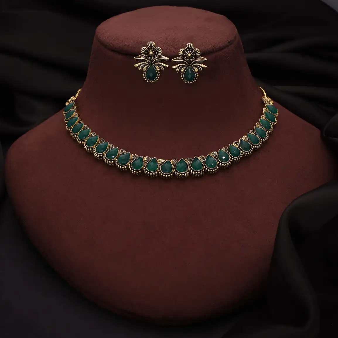 Brass Jewel Set (Gold, White, Green)