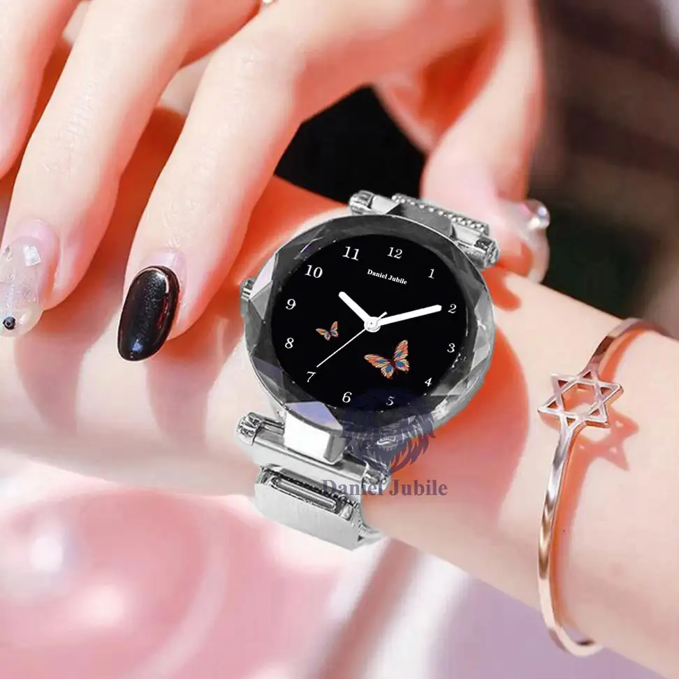 Magnetic Chain Magnet Strap Mash Hand Watch Girls Watch For Women Gift Black Analog Watch  - For Women