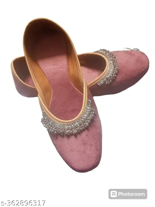 Attractive Women Juttis & Mojaris