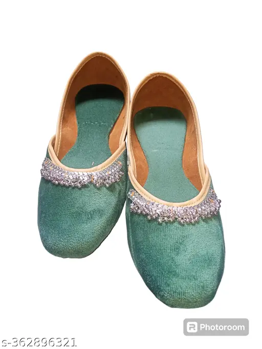 Attractive Women Juttis & Mojaris