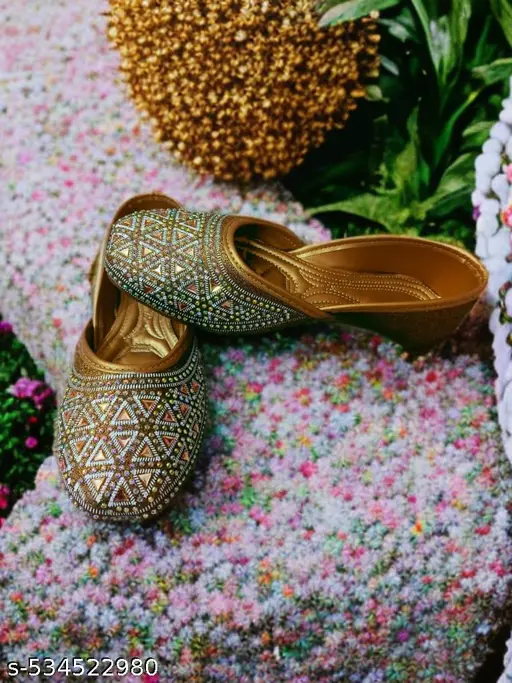 FASHIONABLE BROWN JUTTIS